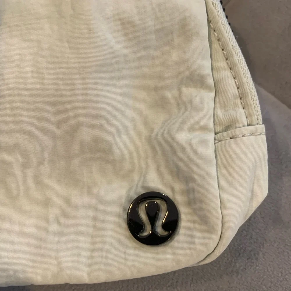 RARE NWOT Lululemon Everywhere Belt Bag Springtime Mint Green - Picture 7 of 16